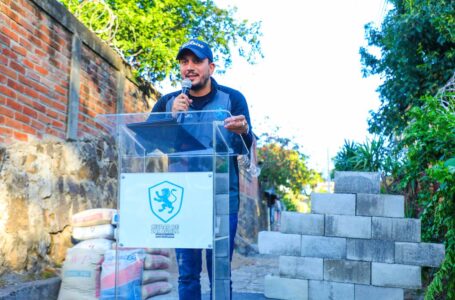 Alcalde entrega materiales de construcción a habitantes de la comunidad Quinta Lotica, Zaragoza