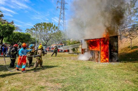 Entidades del Sistema de Protección Civil desarrollan simulacro de incendio en venta de productos pirotécnicos