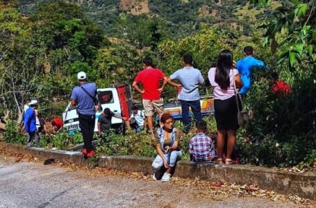 Accidente de tránsito deja 15 personas lesionadas en el cantón Patamera, Dulce Nombre de María, Chalatenango