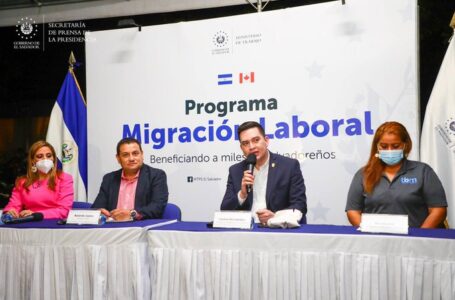 Un grupo de salvadoreños del Programa de Migración Laboral parte por dos años a Canadá