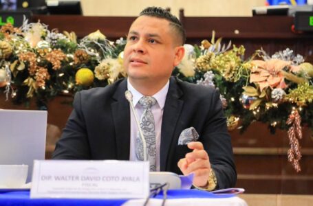 Asamblea Legislativa instala sesión plenaria para desaforar a Norman Quijano