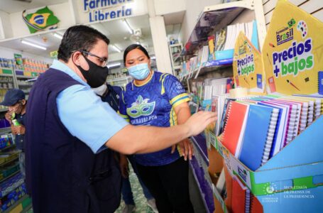 Defensoría del Consumidor verifica precios de útiles escolares en San Miguel