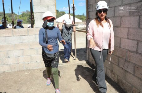 Michelle Sol supervisó avance de construcción de complejo habitacional Los Cocodrilos