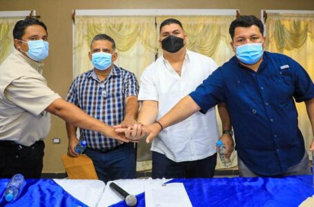 Cuatro alcaldes de Morazán formalizan su renuncia al partido ARENA