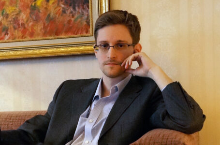 Edward Snowden sugiere que FMI está «nervioso» por impulso del bitcóin