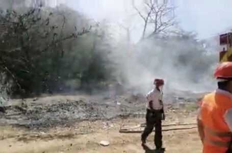 Bomberos atienden incendio en contornos del penal La Esperanza