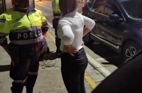 Autoridades arrestan a conductora por consumo de alcohol