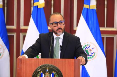 Ernesto Castro: Es falso que NI y Gobierno estén detrás de renuncias de alcalde y concejales de ARENA y FMLN