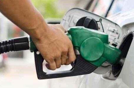Ricardo Salazar insta a denunciar estaciones de servicio que no sirvan el galón completo de gasolina.