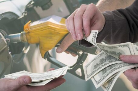 Crisis de Estados Unidos y Rusia impulsa alza en precios de combustibles