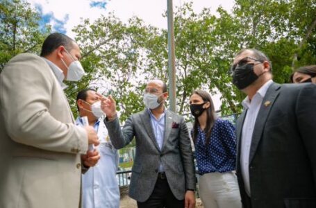 Delegados de Agencia Turca de Cooperación visitan el Hospital Bloom