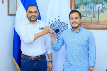 Presidente de ANDA y alcalde de Panchimalco buscan mejorar distribución de agua en ese municipio