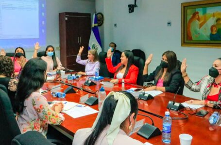 Diputadas respaldan pronunciamiento para empoderar a la mujer en sus diferentes profesiones