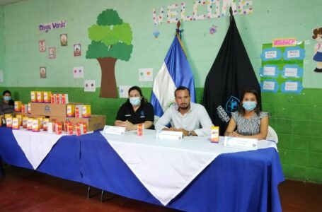 Alcalde César Godoy entrega suplementos vitamínicos a los Centros de Bienestar Infantil