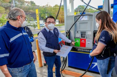 Defensoría del Consumidor sancionará a 13 gasolineras por no trasladar reducción de precios al combustible