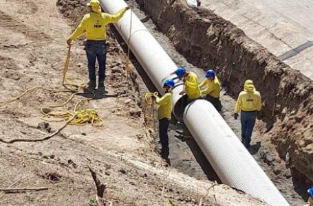 Continúa instalación de tuberías en acceso vial bulevar Monseñor Romero-Calle al Volcán