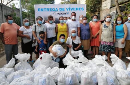 Alcalde de Zaragoza entrega 50 bolsas con víveres en comunidad Vista Hermosa