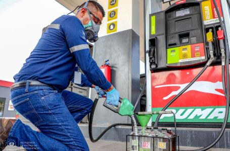 Gobierno comprueba si gasolineras de La Paz distribuyen combustible de buena calidad