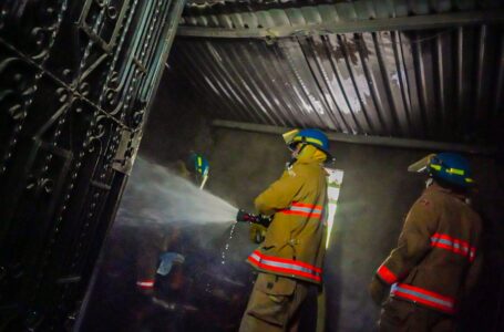 Bomberos extinguen incendio en caserío La Angostura, de El Paraíso, Chalatenango