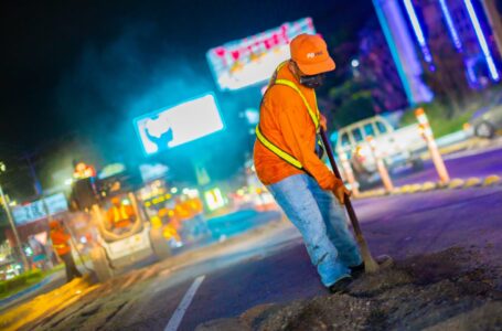 Precaución por trabajos nocturnos que FOVIAL ejecuta en calle El Progreso y bulevar Los Próceres