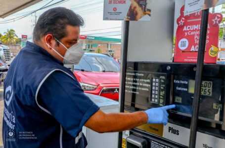 Ministerio de Economía despliega inspectores para verificar los precios del combustible en gasolineras de Santa Ana