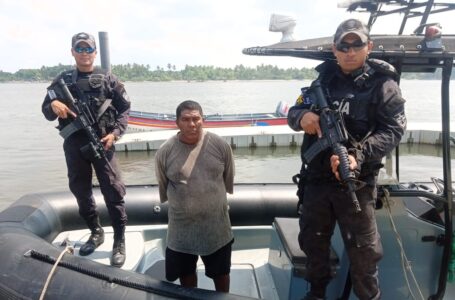Lider de pandilla se escondía en un barco pesquero al momento de su captura