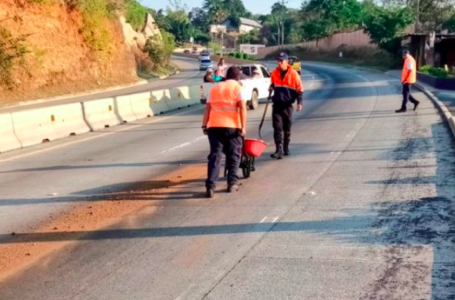 Protección Civil atendió derrame de aceite en carretera del Puerto de La Libertad a Santa Tecla