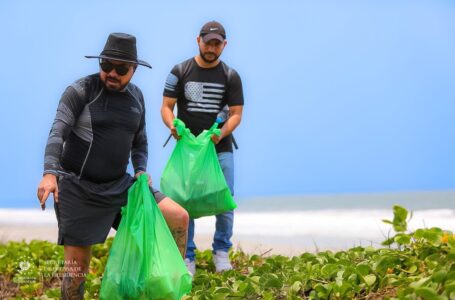 Se realiza jornada de limpieza en diferentes playas del país