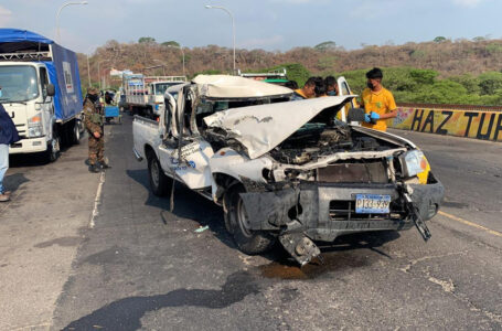 Periodista y camarógrafo de Teledos sufren accidente de tránsito en carretera Panamericana