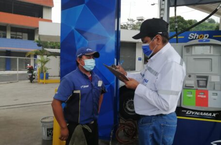 Inspectores del Ministerio de Economía verifican que gasolineras apliquen el descuento del FEFE y COTRANS
