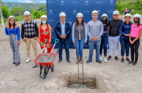 Colocan primera piedra para construcción de viviendas en el municipio de Ilopango