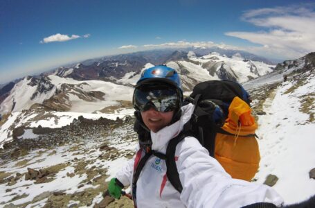 Alfa Karina Arrué supera etapa difícil y se encamina a conquistar el Monte Everest