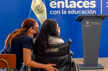 Inicia entrega de computadoras a estudiantes con discapacidad de Escuela San Jacinto