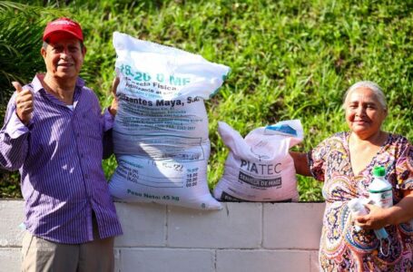 Productores de Aguilares y San Juan Opico recibieron el paquete agrícola