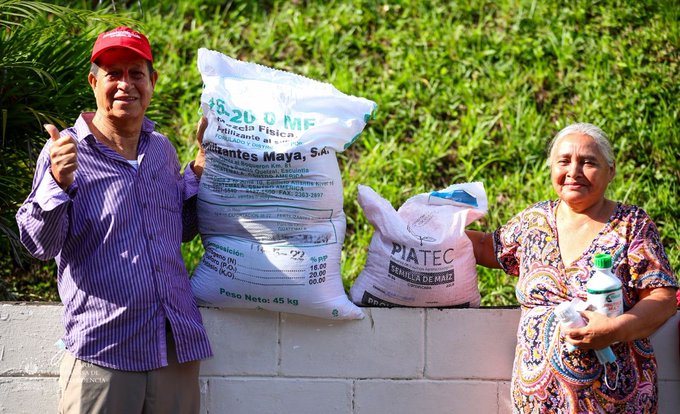 Productores de Aguilares y San Juan Opico recibieron el paquete agrícola -  Política Stereo