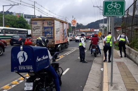 Motociclista es multado por circular en la ciclovia de carretera al Puerto de la Libertad