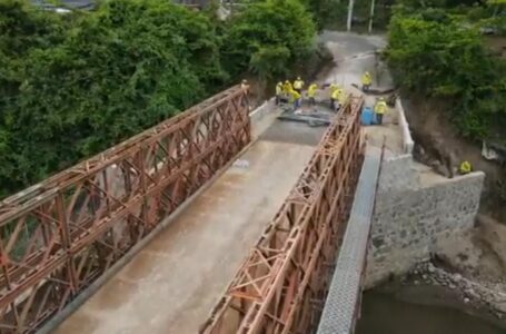 Obras Públicas: “Avanzamos con la instalación de un puente en el cantón Los Mangos, en Armenia”