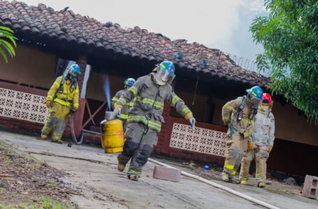 Bomberos sofoca incendio estructural en La Unión