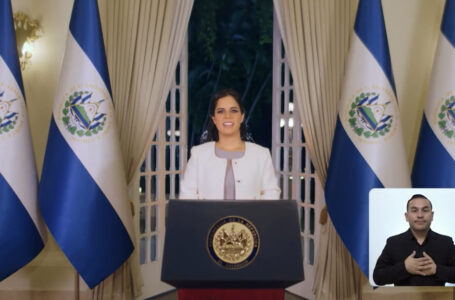 Primera Dama, Gabriela de Bukele, anuncia presentación de proyecto Ley Crecer Juntos
