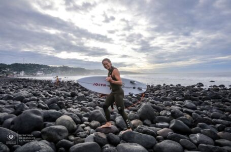 Surfistas profesionales están listos para competir en el torneo Championship Tour