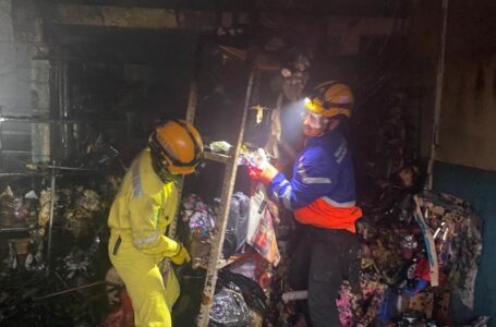 Bomberos sofocó incendio frente a ex cine majestic