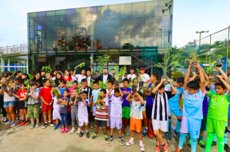 Entregan plantas a residentes de la colonia IVU de San Salvador