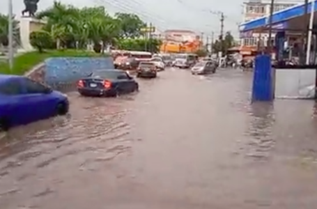 Fuerte lluvia complica tráfico en el AMSS y sus alrededores