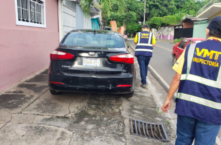 Inspectores del VMT liberan espacios peatonales en San Miguel