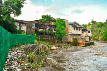 Árboles caídos e inundaciones provocan lluvias en San Salvador y sus alrededores