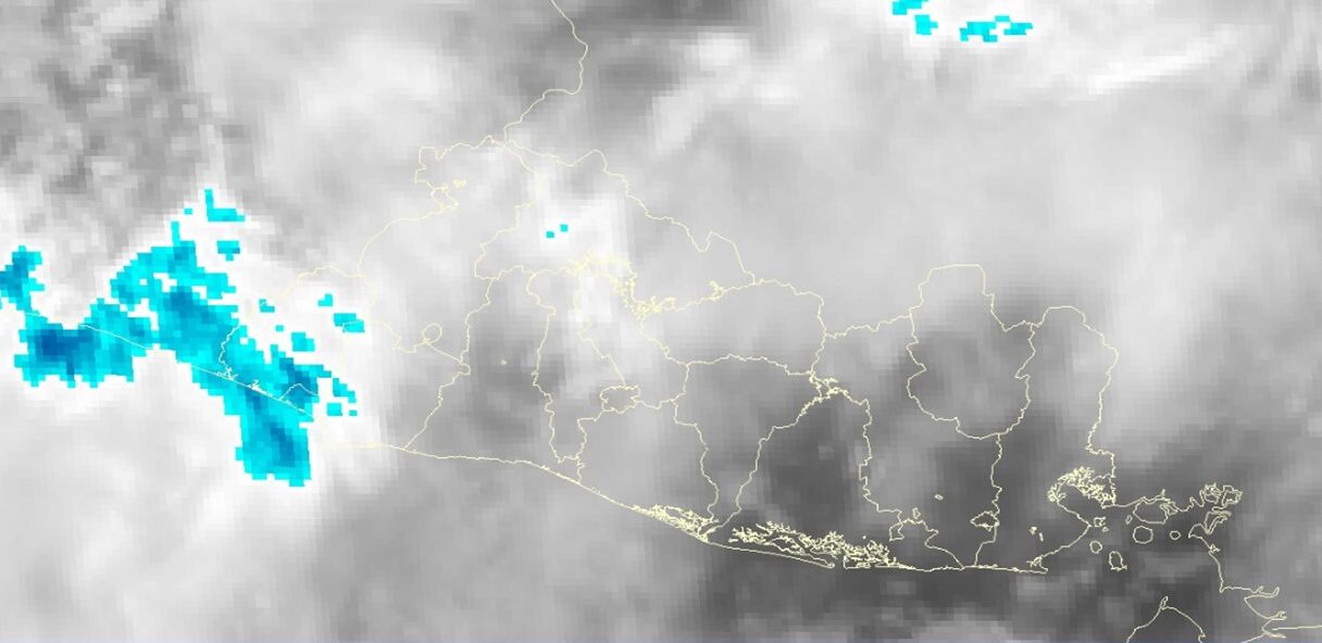 Prevén lluvias en horas del mediodía en cordillera volcánica