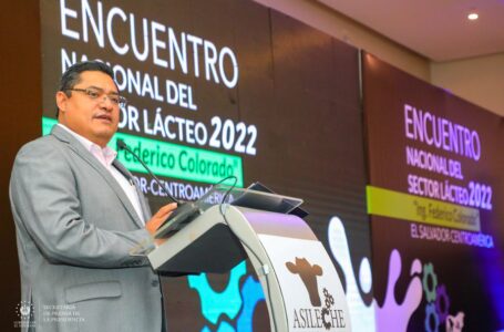 Ministro de Agricultura: Gobierno comprometido con aumentar producción de alimentos y leche