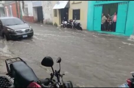 Inundaciones en diferentes zonas de San Salvador, Santa Ana y La Libertad