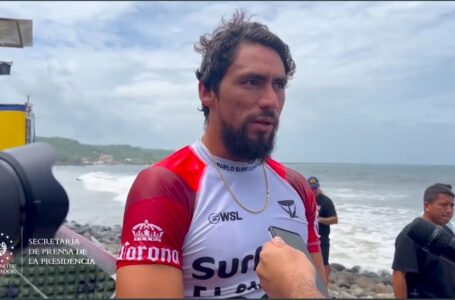 Surfista salvadoreño demostró su técnica en contra del actual campeón de su categoría