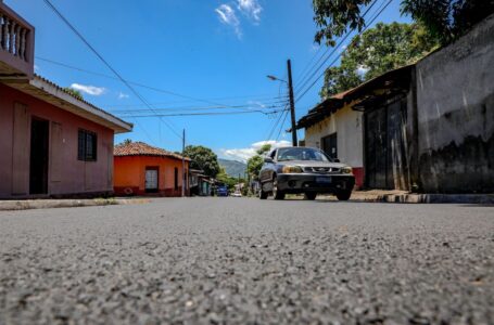 Chinameca mejora 25 kilómetros de carretera